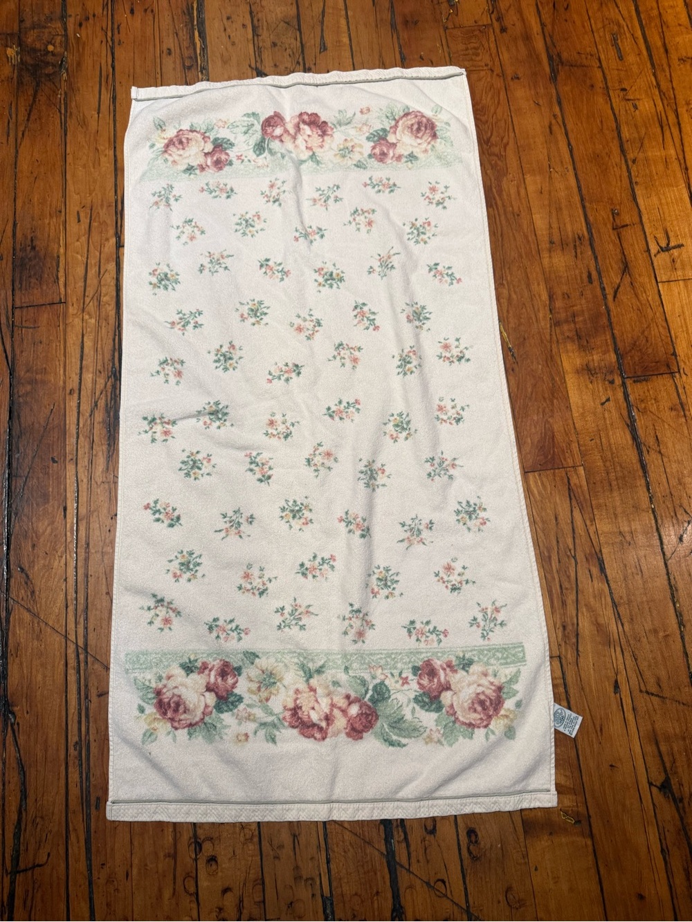 LAURA ASHLEY BATH TOWELS ROSES FLORAL Cottage Vintage Cotton